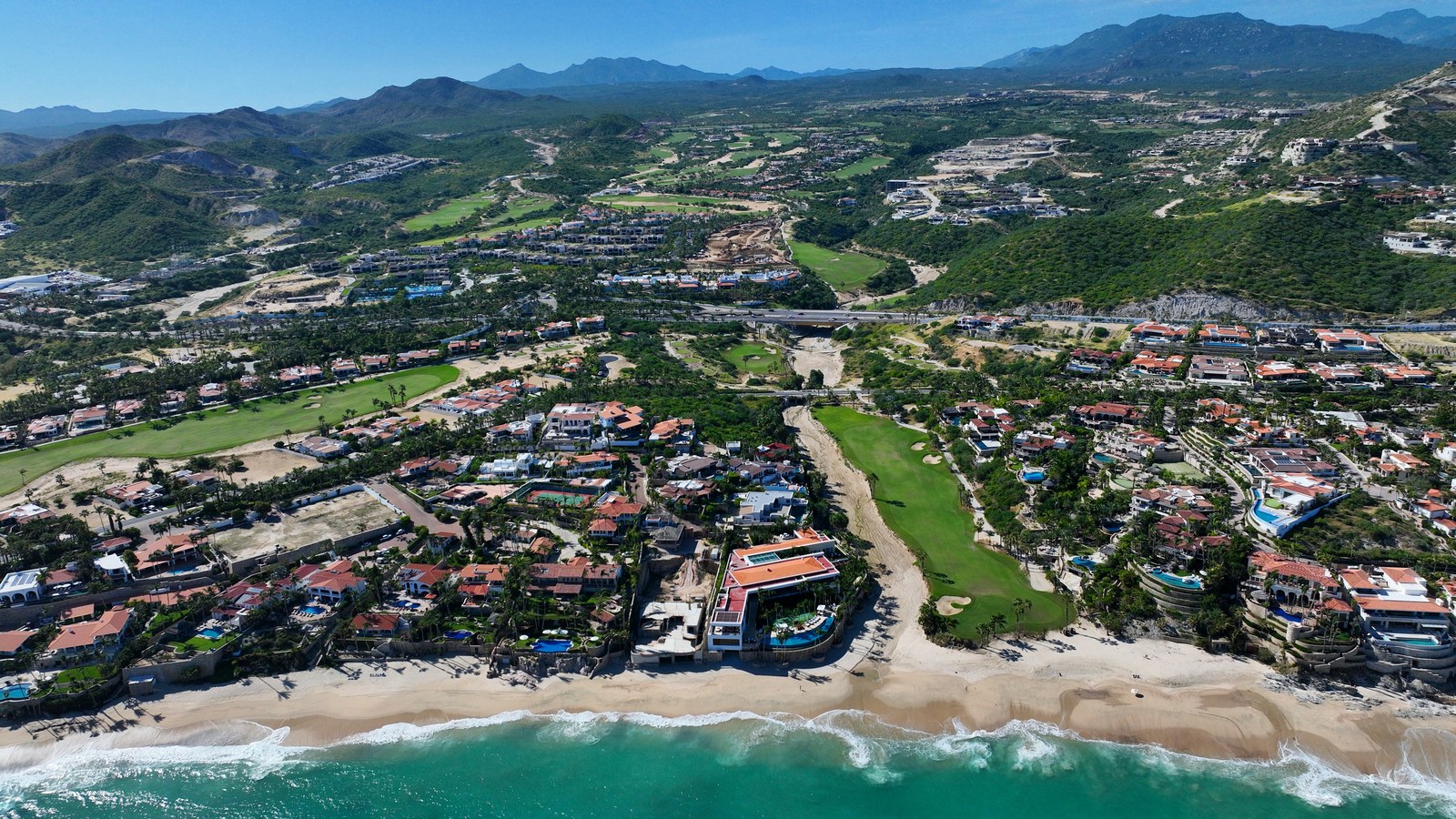 Palmilla beach and the resort corridor